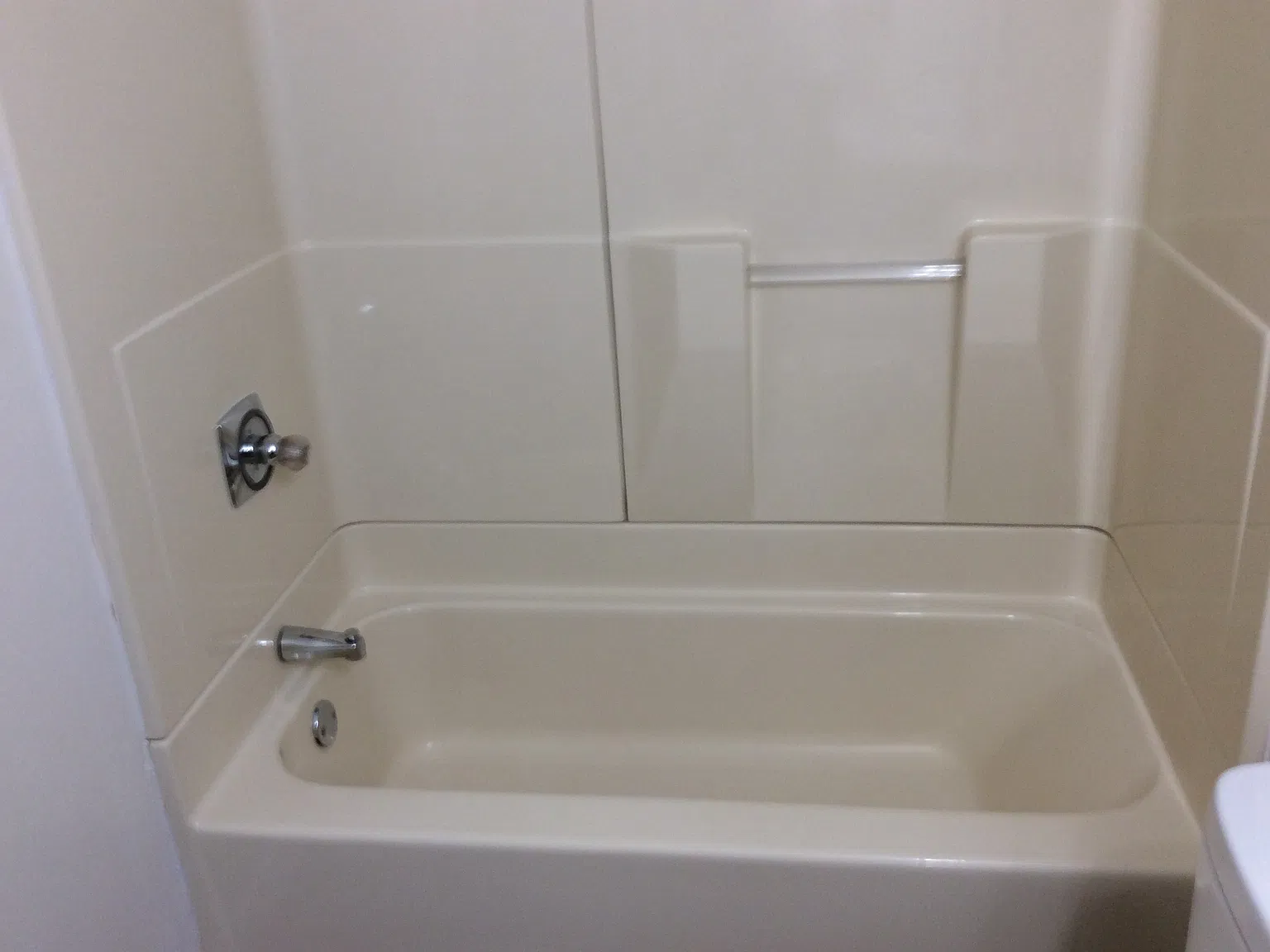 1 bed, 700 sqft, $1,350 — Photo 4