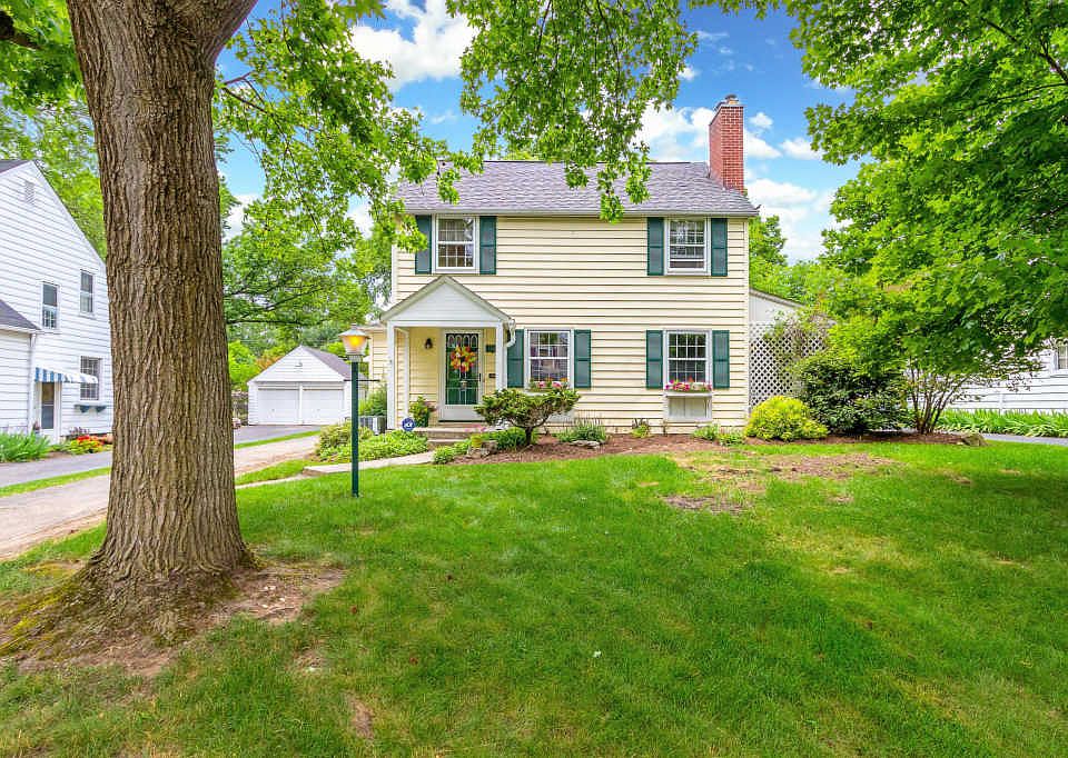 1st image of 130 E Schreyer Pl