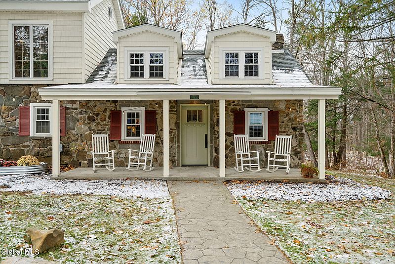 3rd image of 228 Slade Hill Road