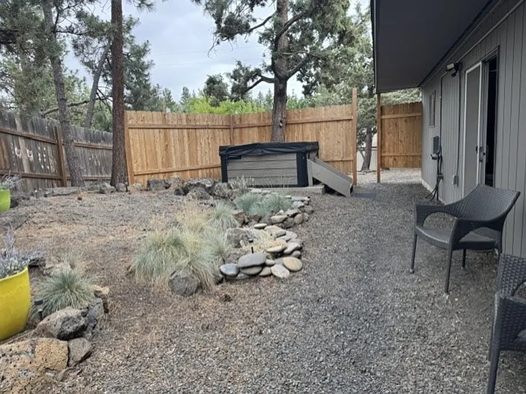 265 NW Linster Pl — Photo 18