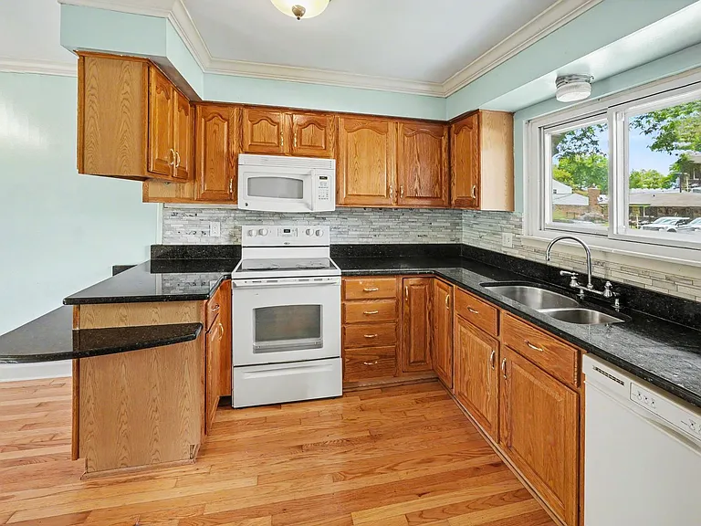 29668 Edward Pl — Photo 6