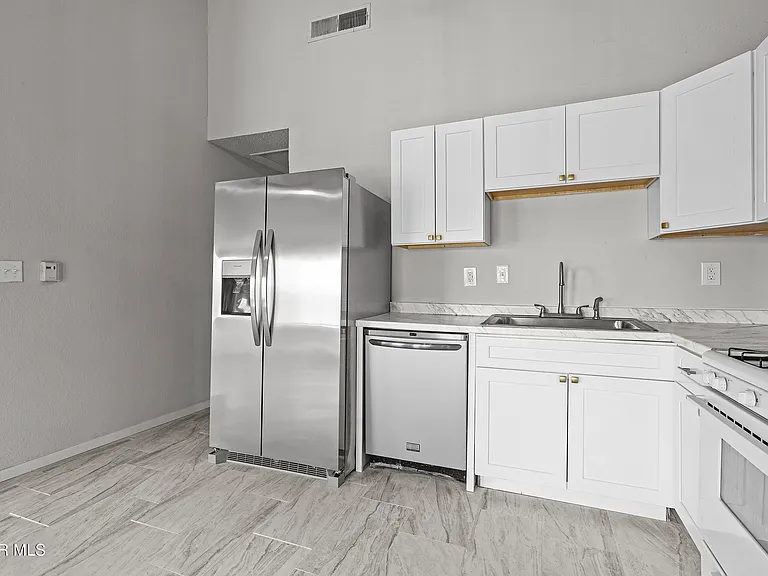 10720 Chert St — Photo 17