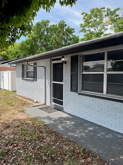 11905 Meadow Dr — Photo 2