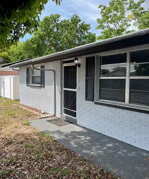 11905 Meadow Dr — Photo 2