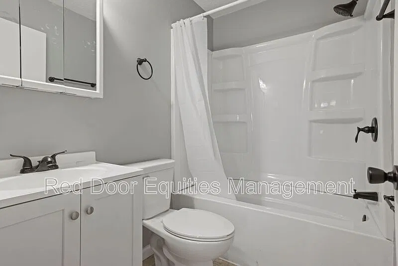250 Angle St — Photo 3