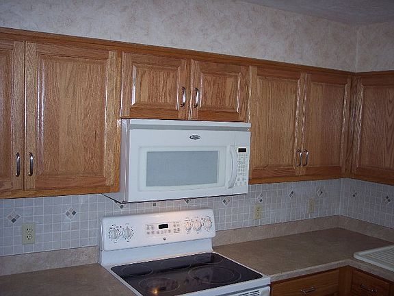 2nd image of 727 SE Rosewood Cir
