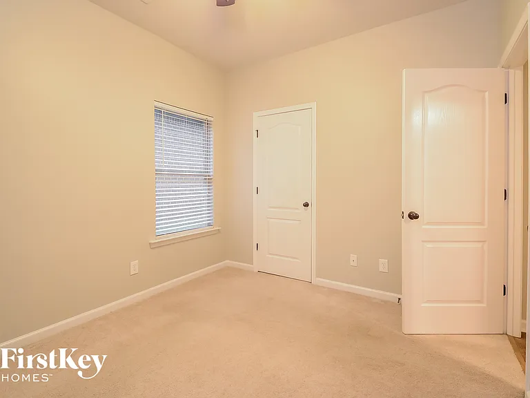 1072 Pine Valley Dr — Photo 11