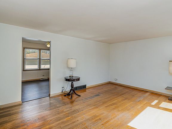 4th image of 246 E 171st Pl