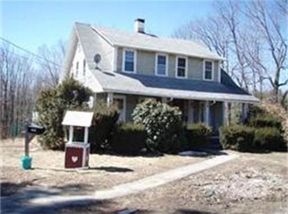 2nd image of 1625 Main St