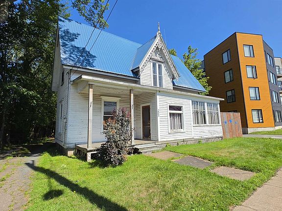 2nd image of 203 Queen St