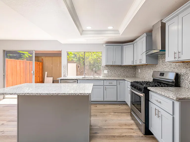 2386 Lava Dr — Photo 4