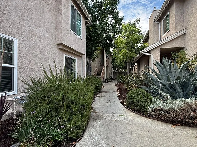 28465 Felix Valdez Ave — Photo 1