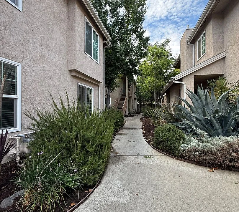 28465 Felix Valdez Ave