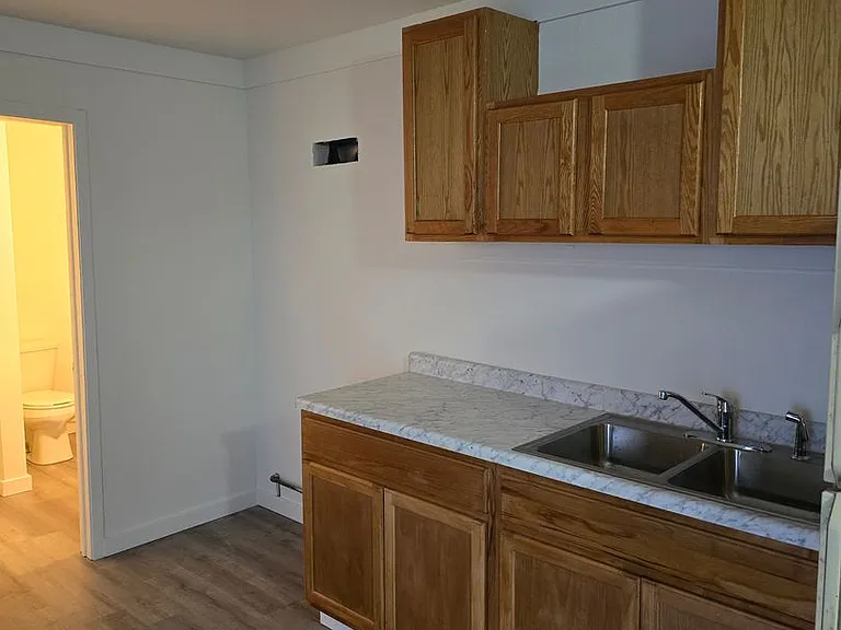 110 Alderson St — Photo 4