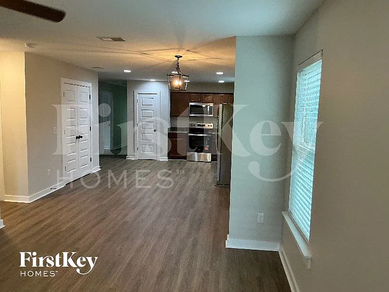 4 bed, 2.0 bath, 1550 sqft, $1,675 — Photo 4