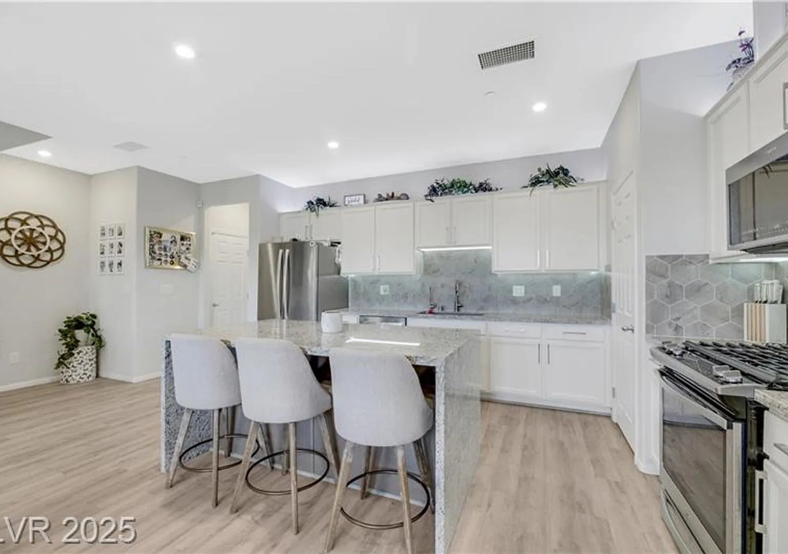 Modern 4-Bed Townhouse in Henderson — Photo 4