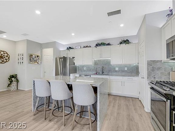 4th image of 1180 Solano Hills Ct