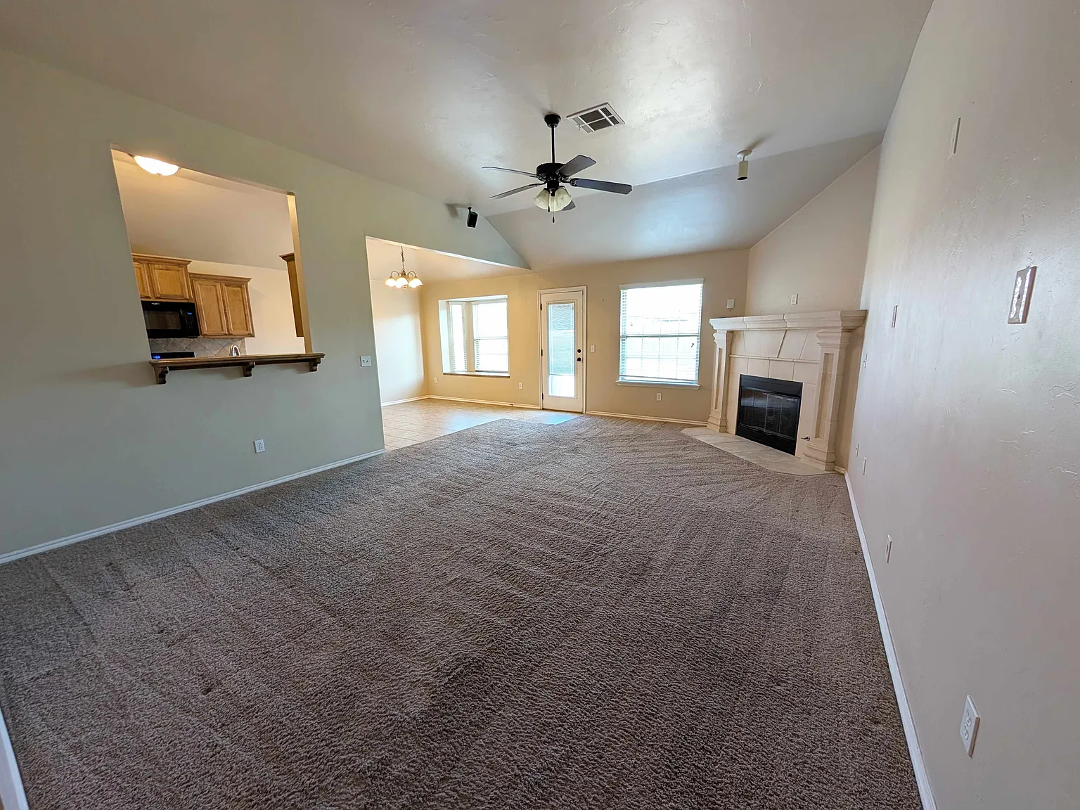 3 bed, 1434 sqft, $1,700 — Photo 2