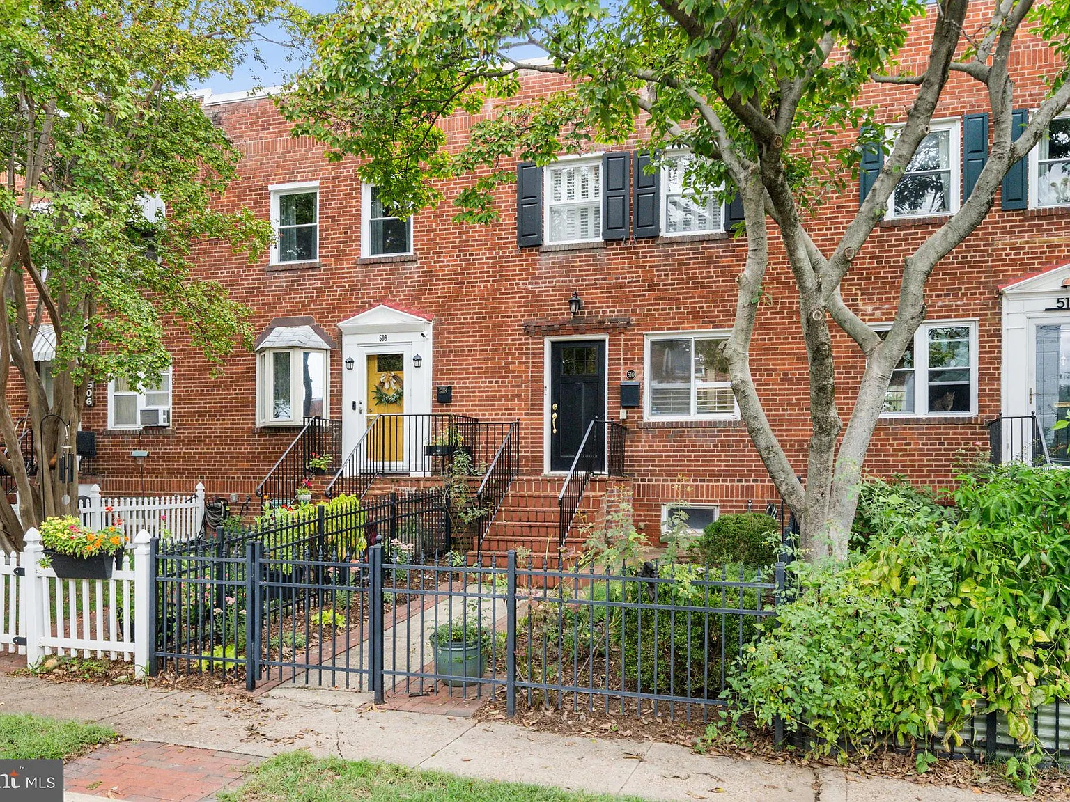2 bed, 2.0 bath, 1317 sqft, $3,750 — Photo 4