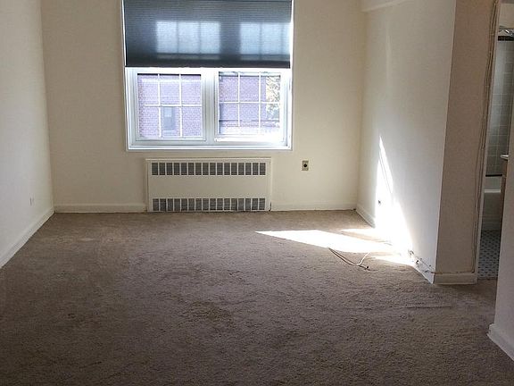 3rd image of 140-35 Burden Cres #6