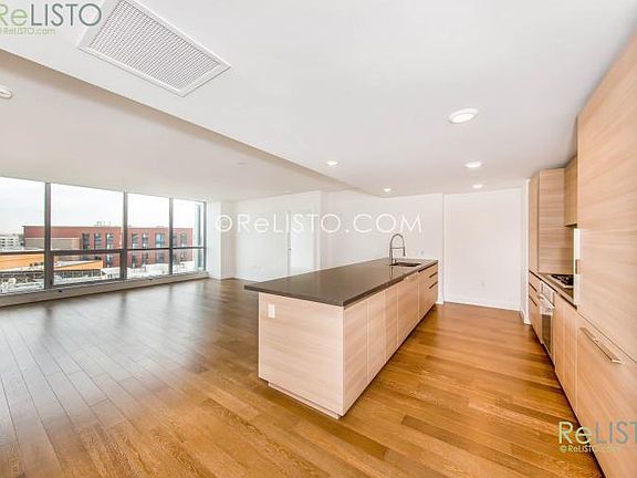3rd image of 708 Long Bridge St APT 808