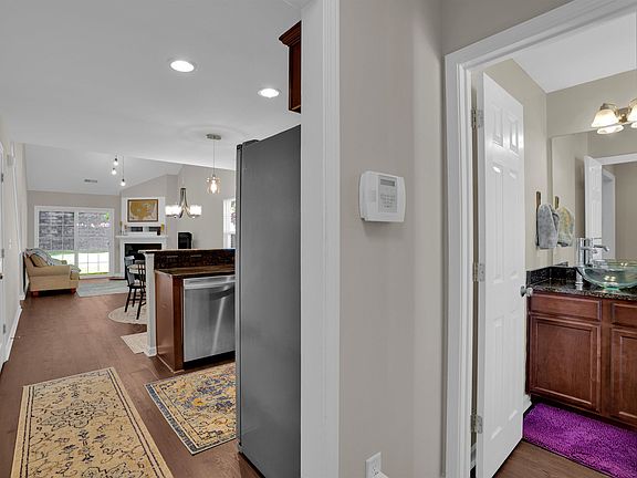 2nd image of 408 Barnet Ct