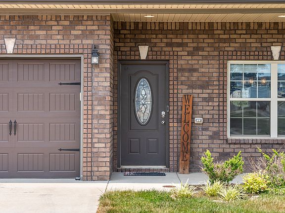 4th image of 1052 Meadowview Ln