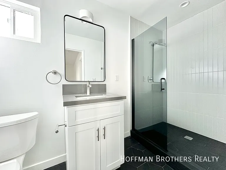 2429 W Avenue 33 — Photo 10