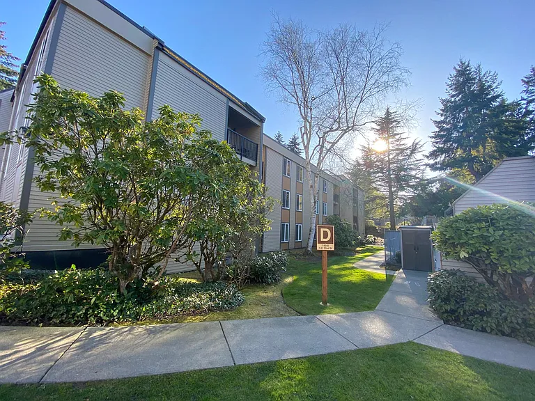 14640 NE 32nd St #D21 — Photo 2