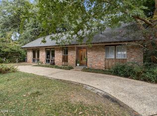 408 Ward Ave, Ocean Springs, MS 39564