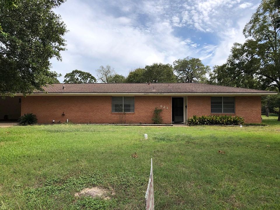 1st image of 823 Tanglewood Dr