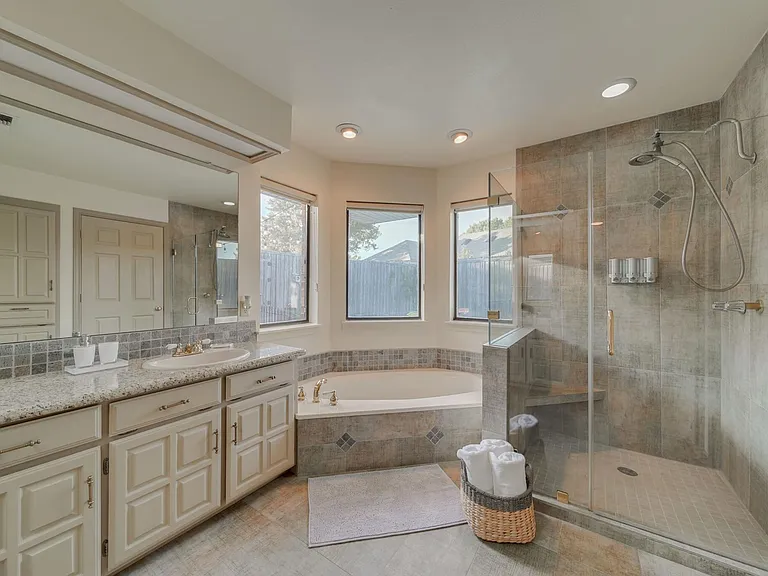 1507 Broadmoor Dr — Photo 19