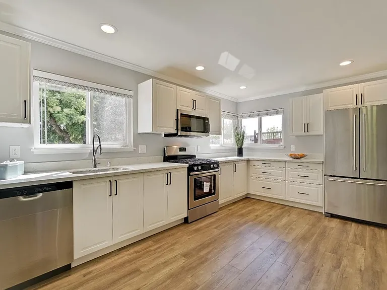 5259 Meridian Ave — Photo 3