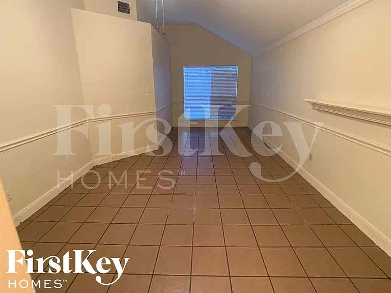 18614 Seaton Dr — Photo 16