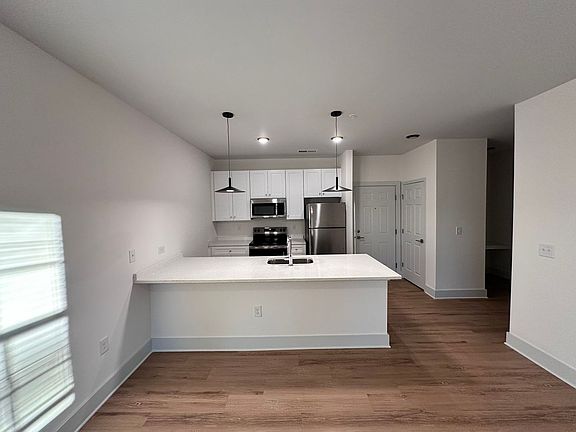 2nd image of 3515-105 Markland Dr
