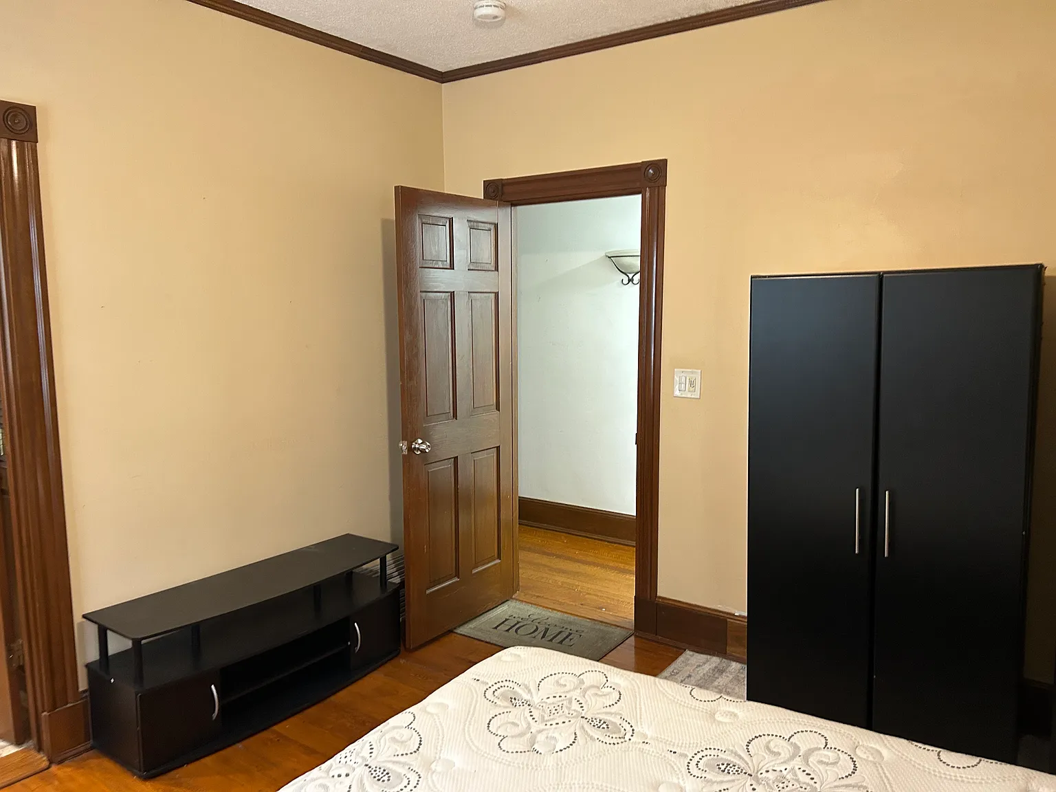 7 bed, 2500 sqft, $1,255 — Photo 3