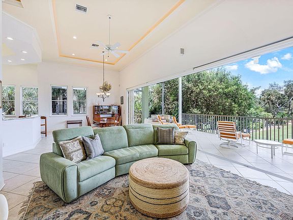2nd image of 861 Hideaway Cir W
