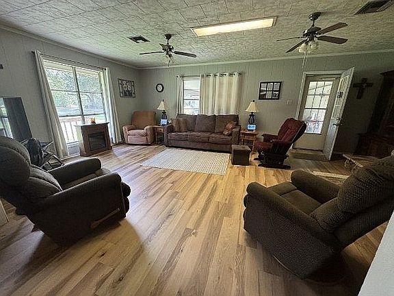 2nd image of 154 Marie St
