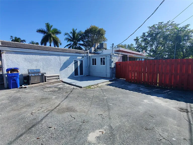 733 NE 18th Ave — Photo 86