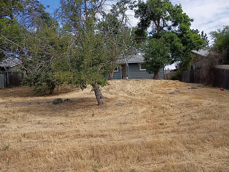528 Delta St — Photo 13