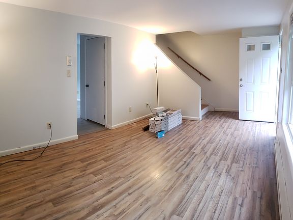2nd image of 80 Wall St #A