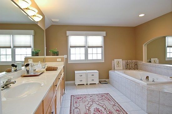 5th image of 817 W Thornwood Dr