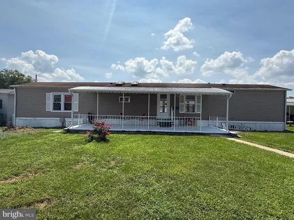 8 Hillcrest Dr, Hershey, PA 17033