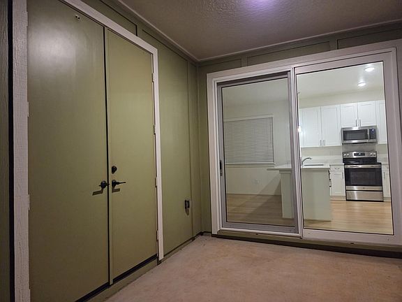 spacious outdoor lanai with large outdoor closet