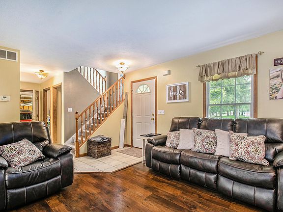 5th image of 831 E Park Dr