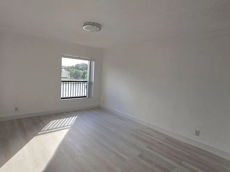 3000 NW 42nd Ave #B302 — Photo 6