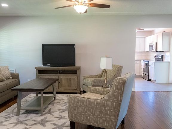 3rd image of 2190 Sunnyside Pl