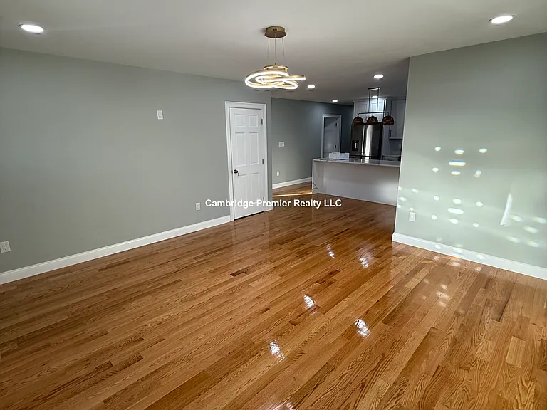 8 Brentwood St #1 — Photo 11