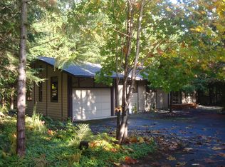 22015 Pinnacle Rd, Glacier, WA 98244