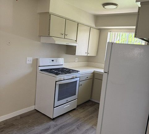 3rd image of 1231 25th St APT 6